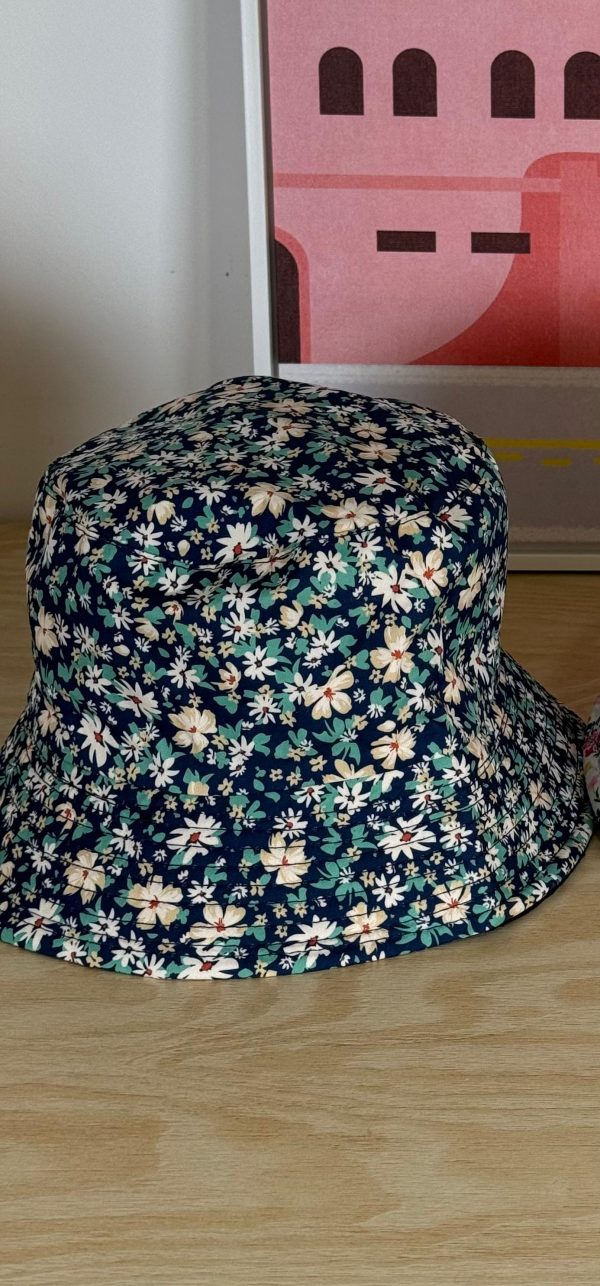 Gorro bucket flores azul marino