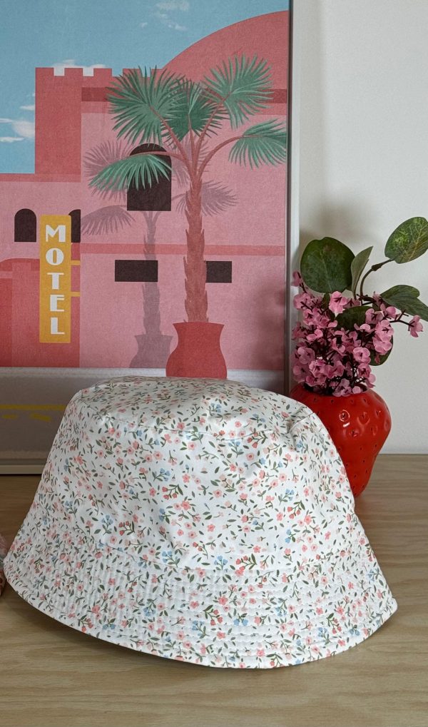 Gorro bucket flores rosa y verde
